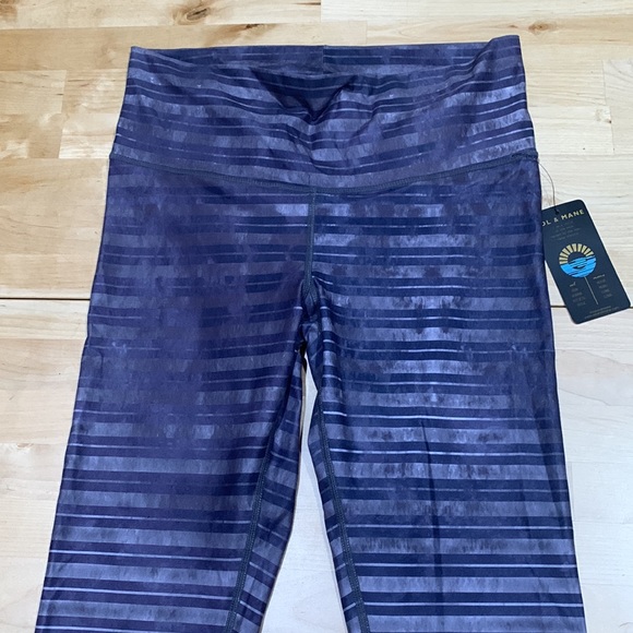 Sol & Mane Cora concrete Stripe full Leggings. Size XL. NWT. Yoga Club. - Picture 2 of 6